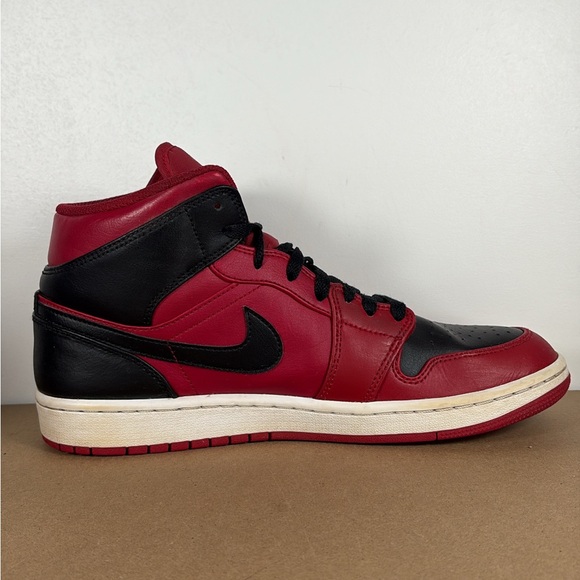 Air Jordan 1 Mid Reverse Bred Gym Red Black White 554724-660 Men Size 9.5 - Picture 5 of 8